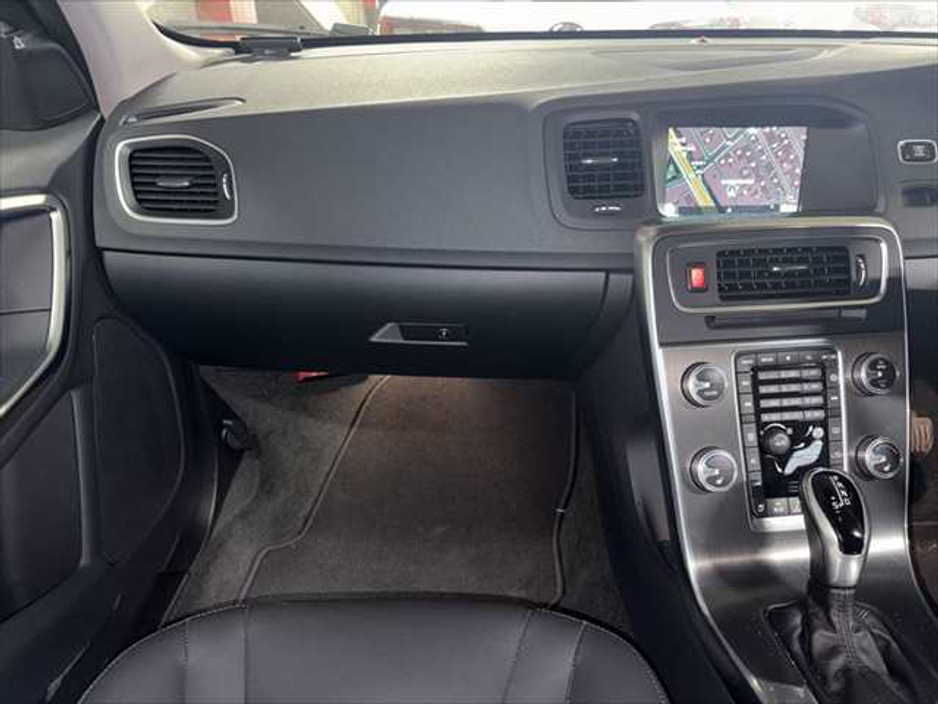 2015 Volvo S60 - image 10