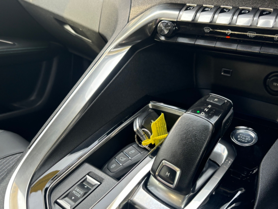 2021 Peugeot 3008 - image 14