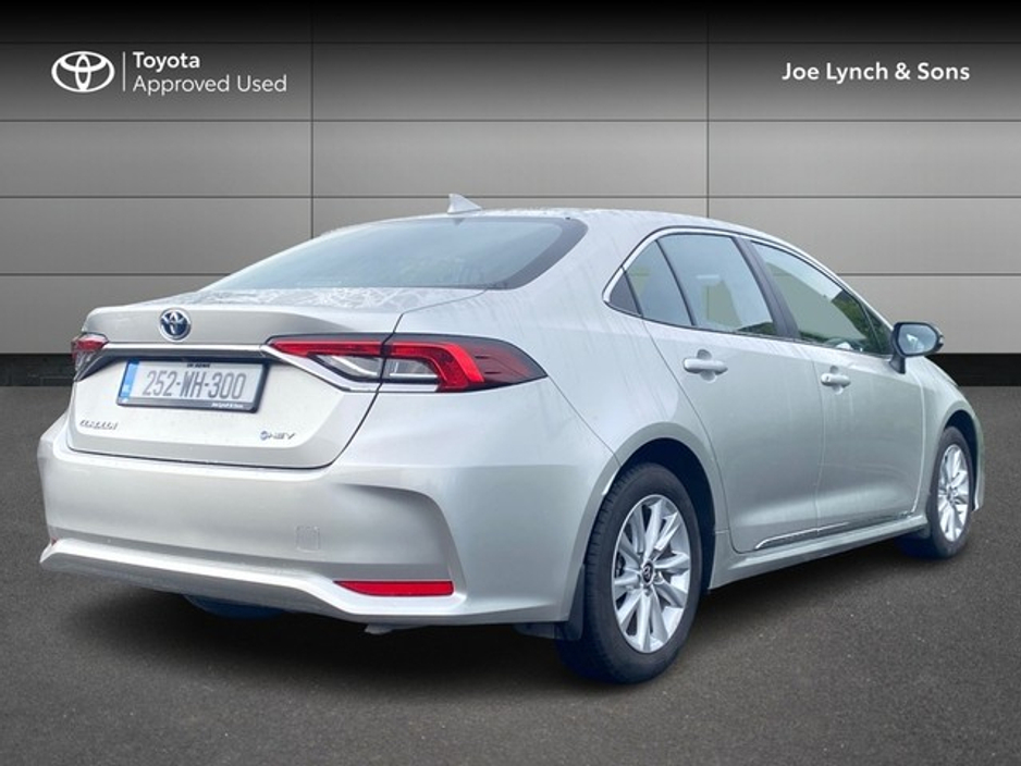 2025 Toyota Corolla - image 2