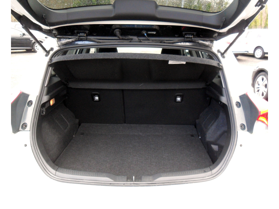 2018 Toyota Auris - image 13