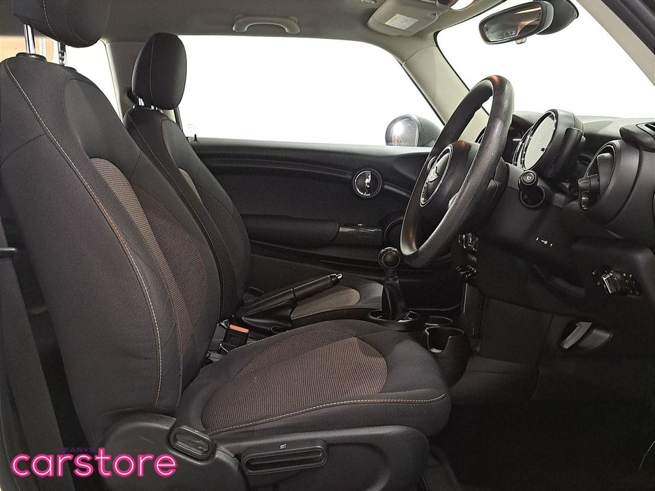 2017 MINI Hatch ONE D XN12 2 DR €14,480