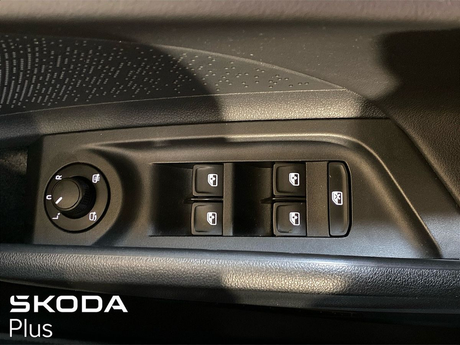 2023 Skoda Enyaq - image 21