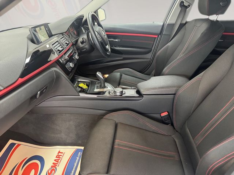 2015 BMW 3 Series - image 17