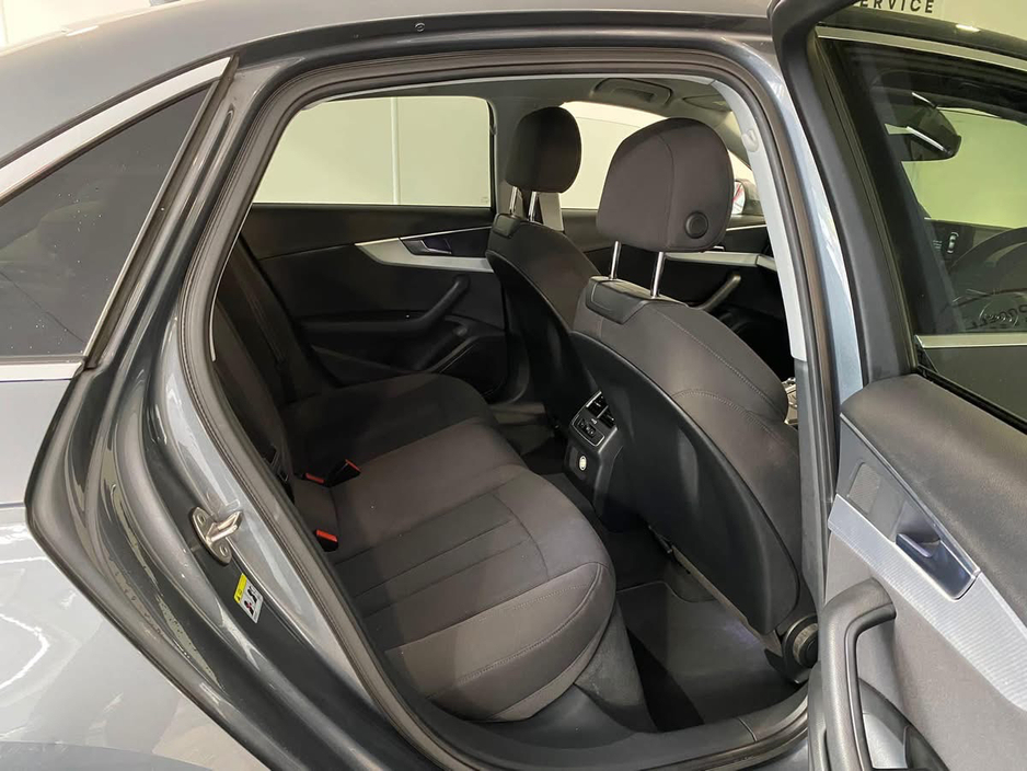 2015 Audi A4 - image 4