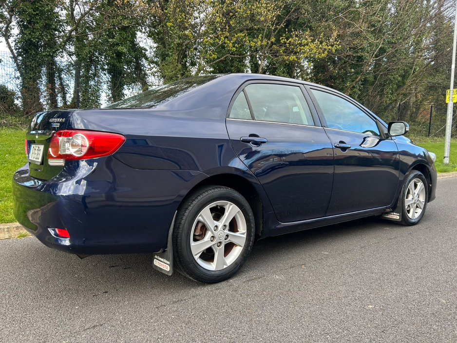 2011 Toyota Corolla - image 2