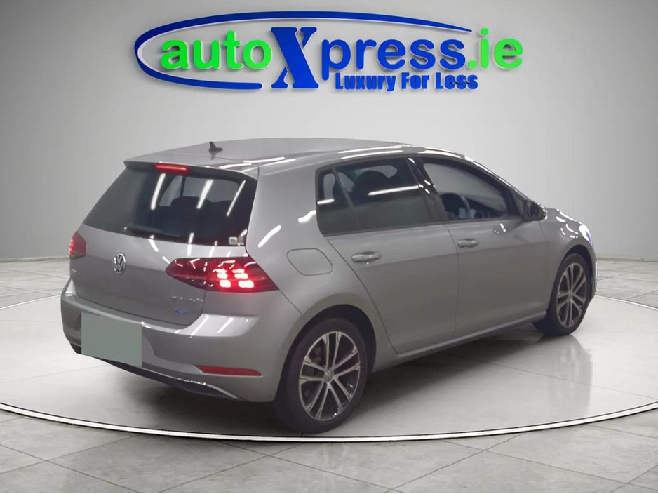 2019 Volkswagen Golf - image 3