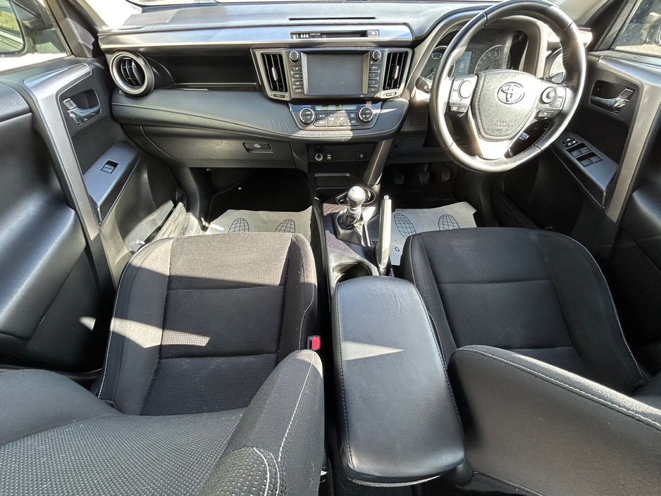 2016 Toyota Rav4 - image 10