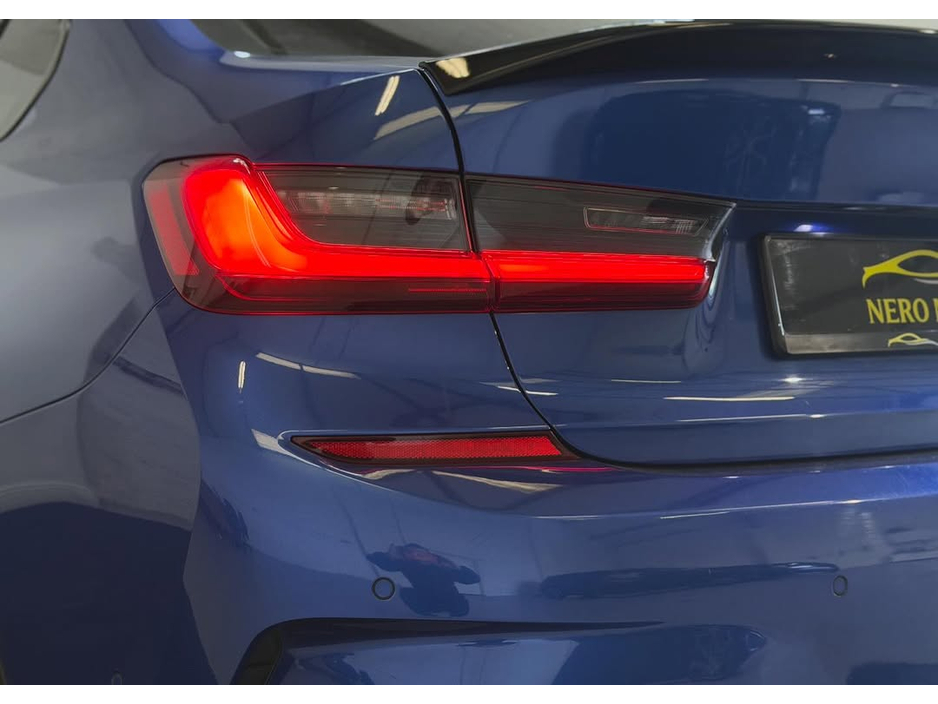 2021 BMW 3 Series - image 9
