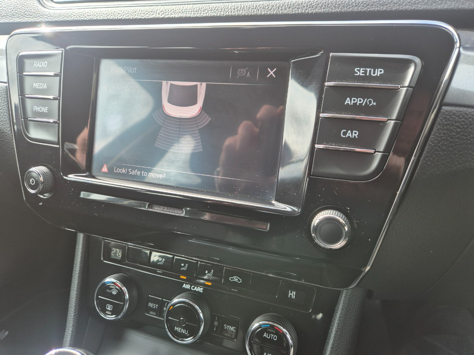 2017 Skoda Superb - image 14