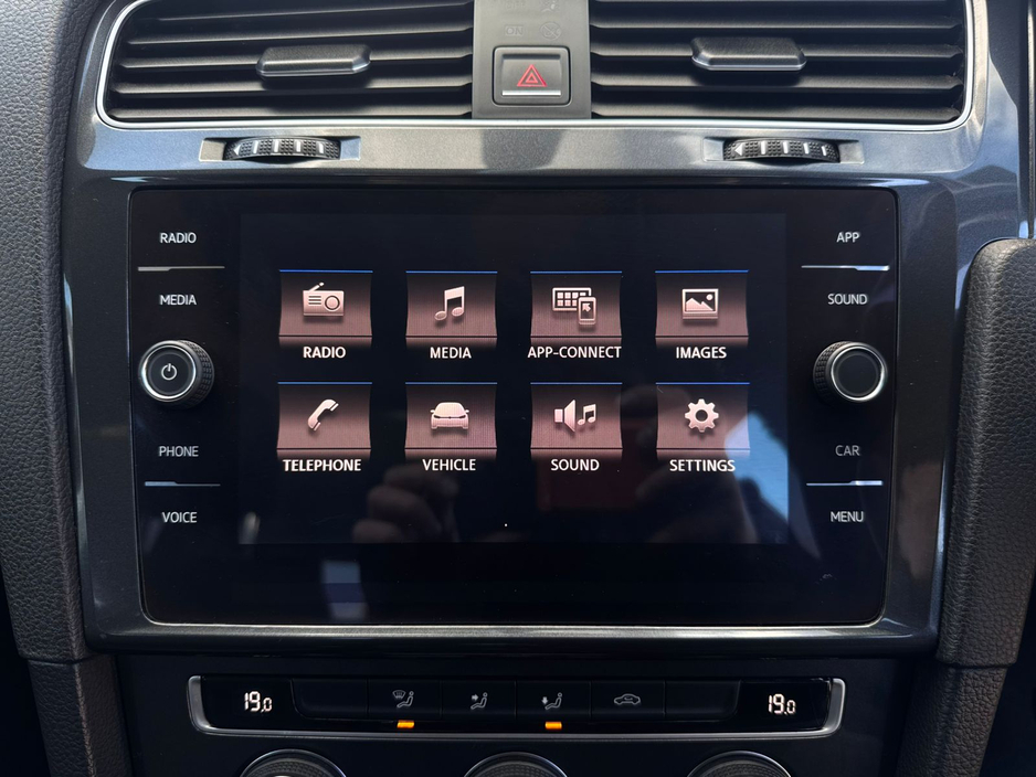 2017 Volkswagen Golf - image 26