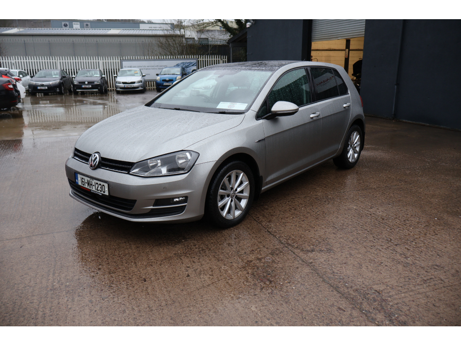 2016 Volkswagen Golf LOUNGE Low Mileage Huge Spec €13,995
