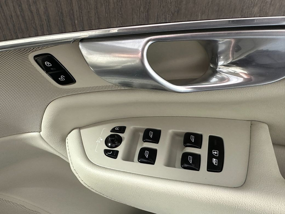 2023 Volvo XC90 T8 AWD Dark Theme €67,800