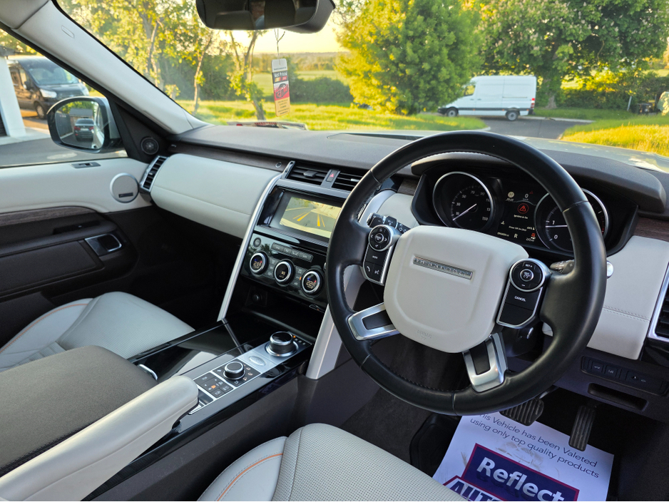 2017 Land Rover Discovery - image 27