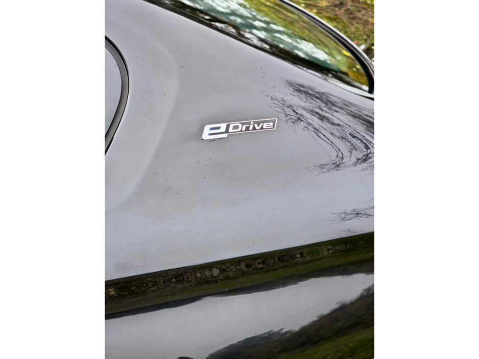 2018 BMW 5 Series - image 14