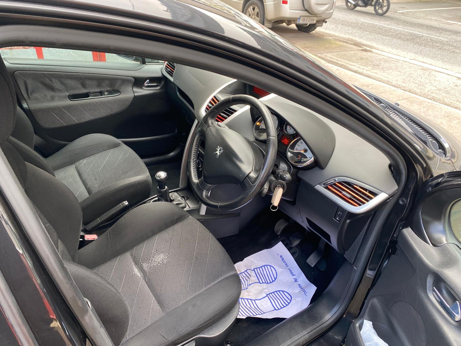 2006 Peugeot 207 - image 6