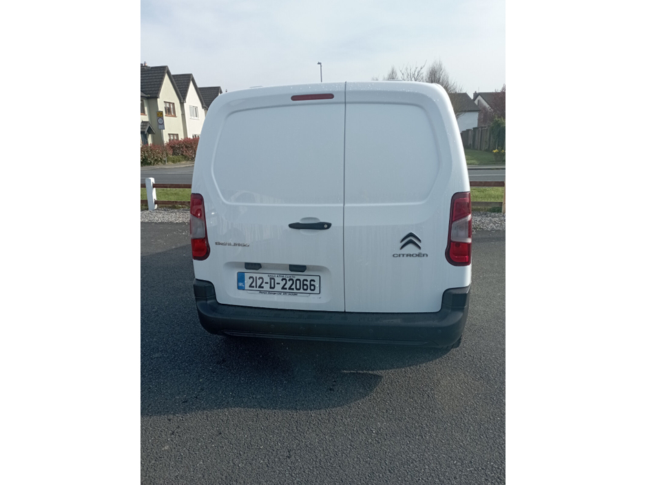 2021 Citroen Berlingo - image 10