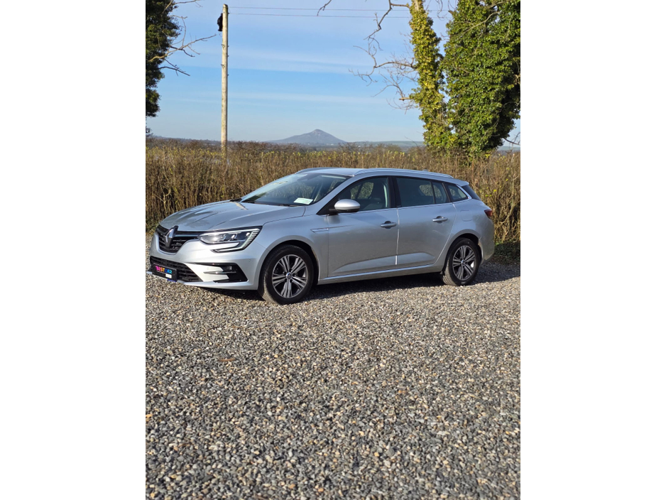 2021 Renault Megane - image 6