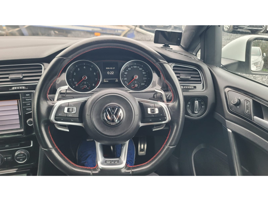 2016 Volkswagen Golf - image 16