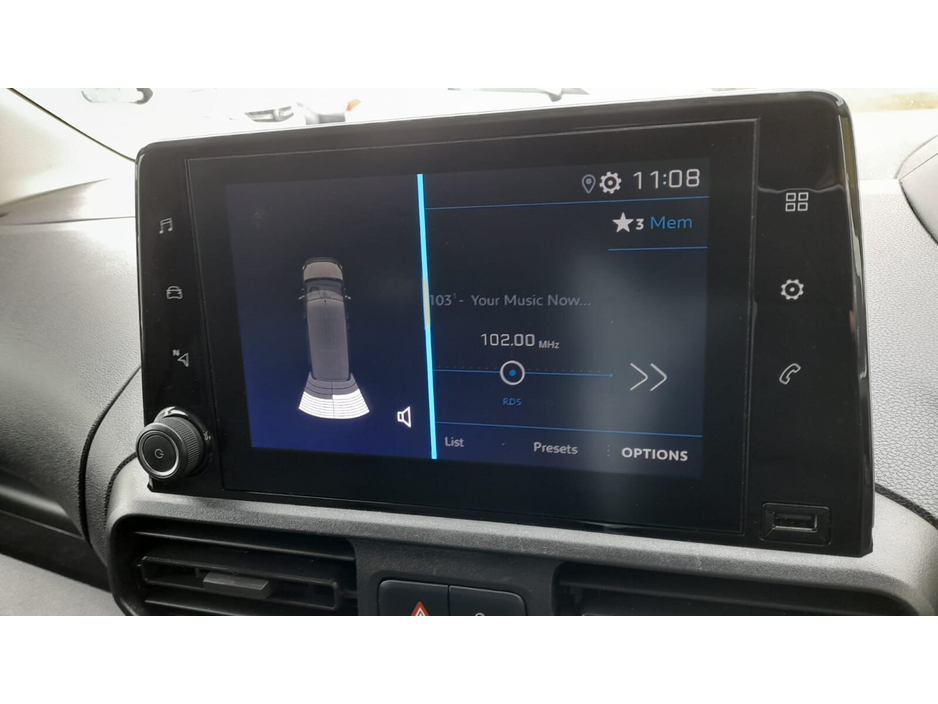 2021 Peugeot Partner - image 8