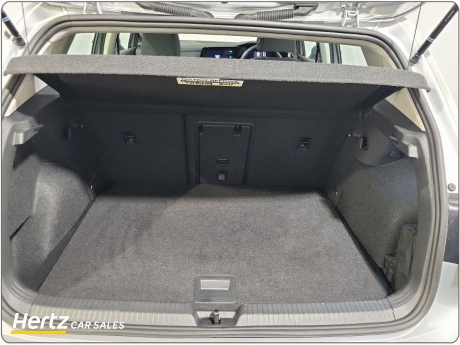 2023 Volkswagen Golf LIFE 2.0 TDI 115HP Diesel Manual €26,995