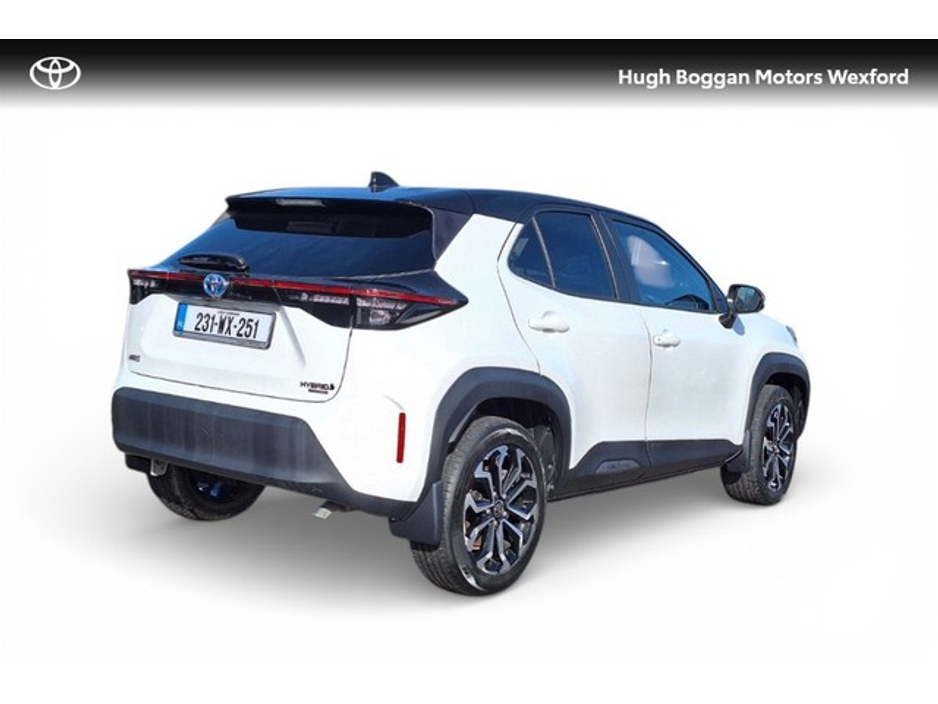 2023 Toyota Yaris Cross - image 2