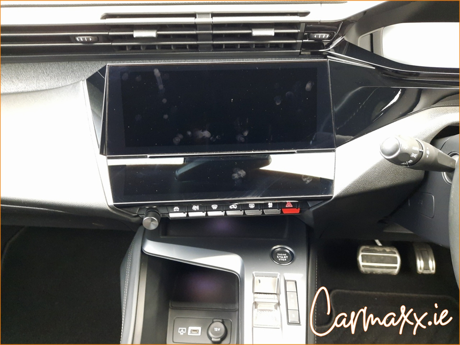 2022 Peugeot 308 Allure 1.6 Phev 180 Automatic €19,995