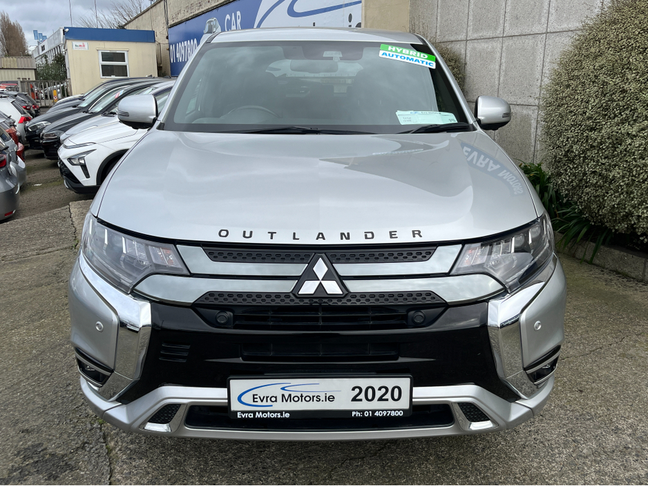 2020 Mitsubishi Outlander - image 2