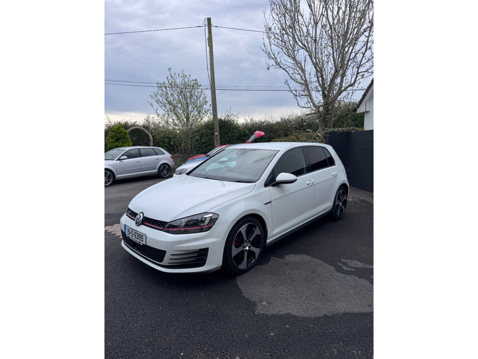 2015 Volkswagen Golf - image 7