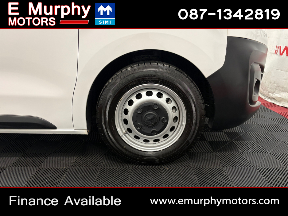 2020 Vauxhall Vivaro - image 28