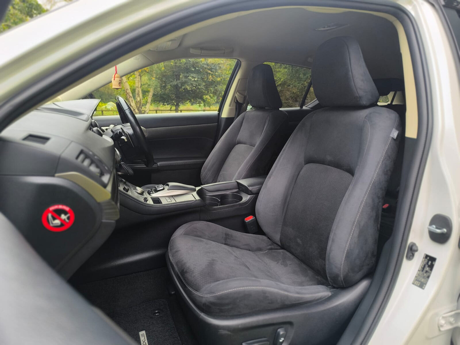 2017 Lexus CT 200 h - image 23