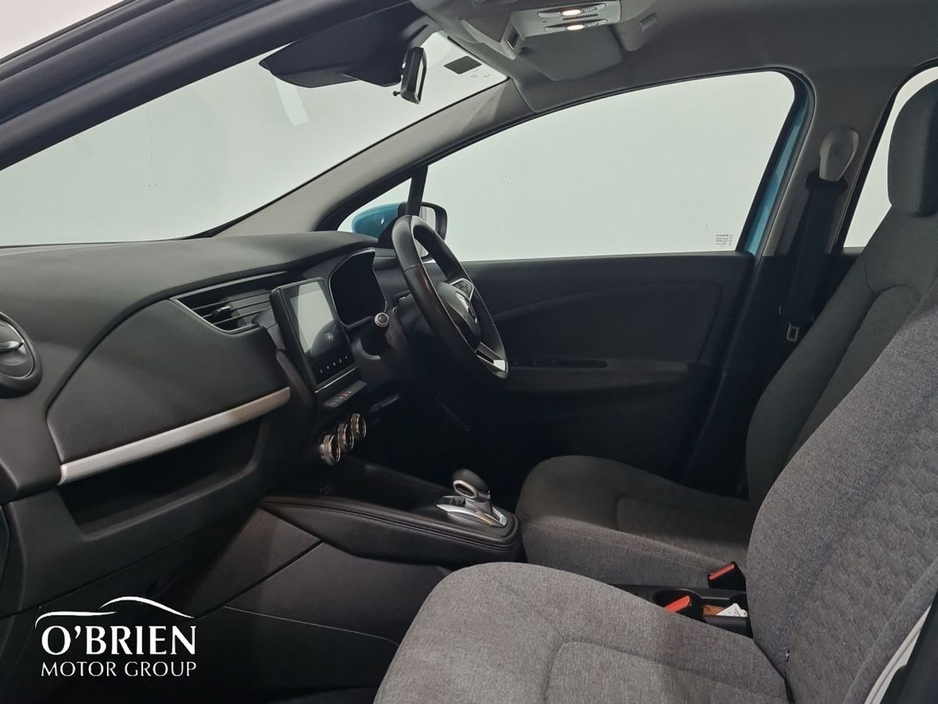2012 Renault Zoe - image 5