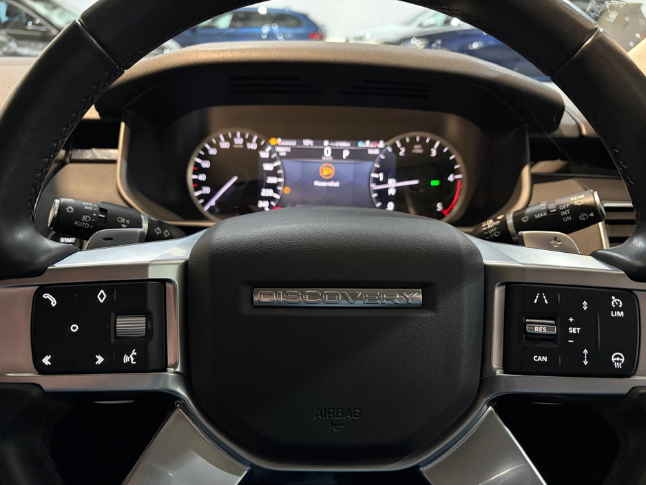 2022 Land Rover Discovery - image 13