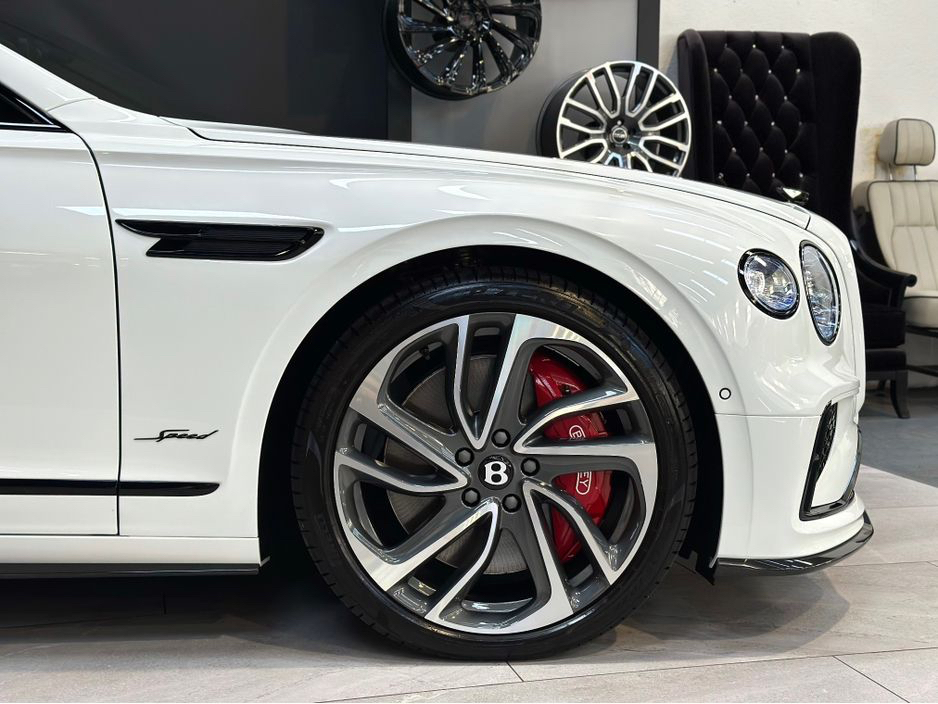 2025 Bentley Flying Spur - image 9