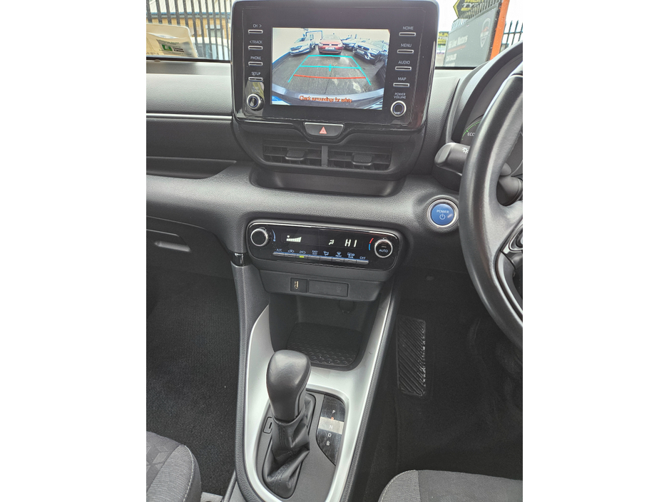 2022 Toyota Yaris - image 6