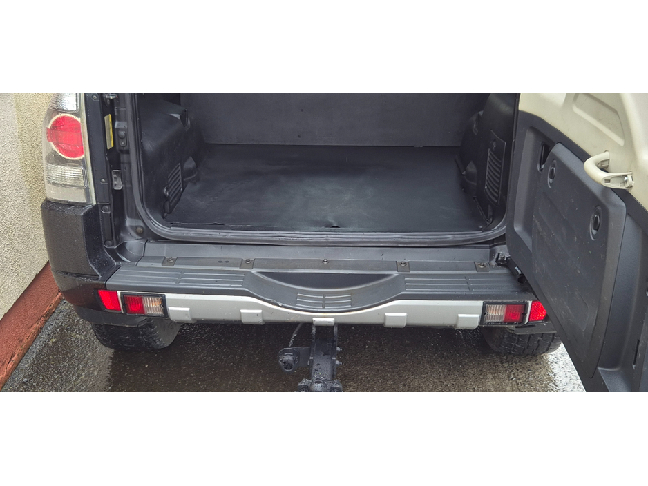 2014 Mitsubishi Pajero - image 7