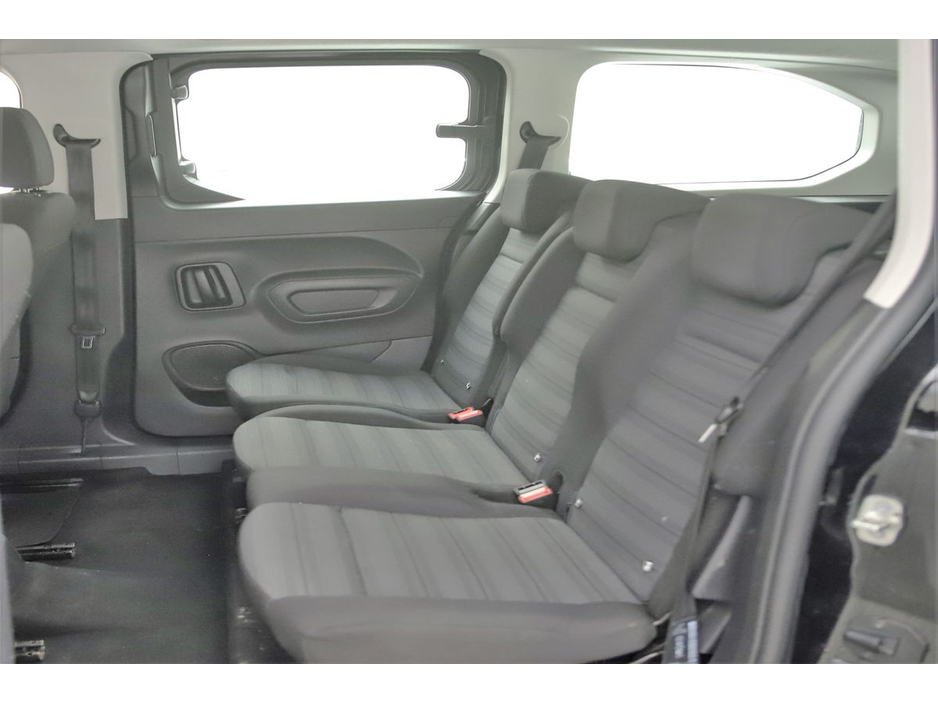 2022 Opel Combo - image 16