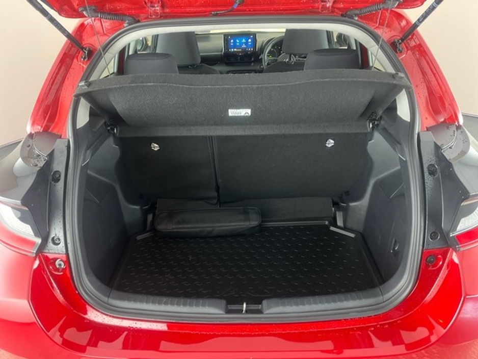 2025 Toyota Yaris HYBRID LUNA €26,950