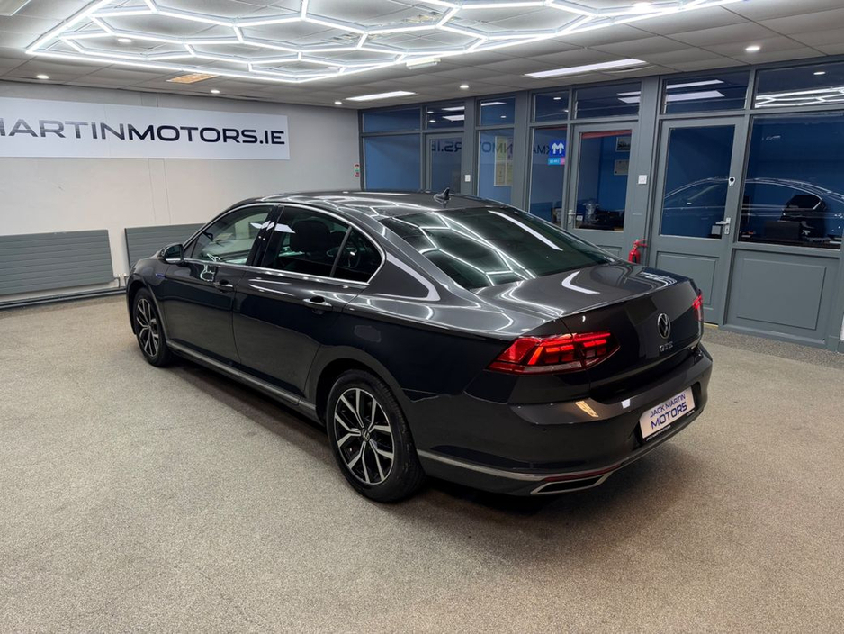 2022 Volkswagen Passat GTE S-A DSG €25,450