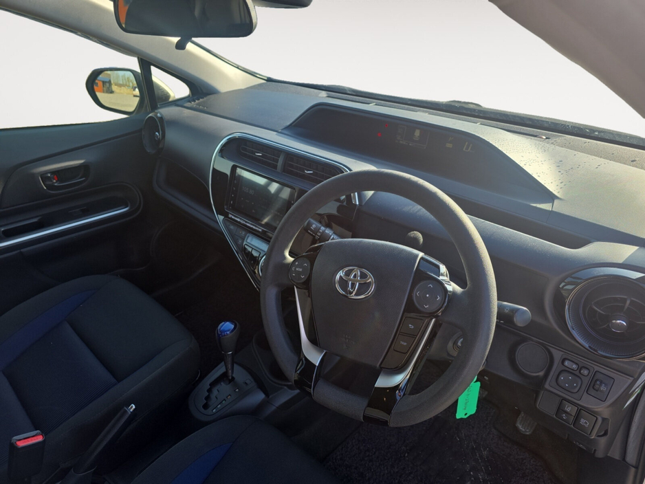 2020 Toyota Aqua - image 9