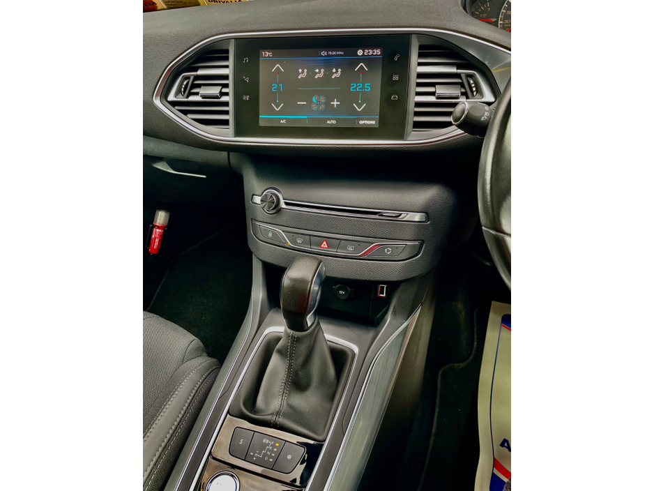 2018 Peugeot 308 - image 33