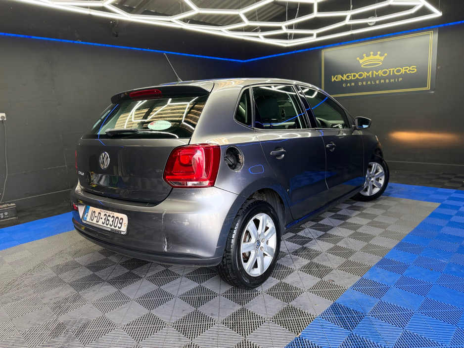 2010 Volkswagen Polo - image 12