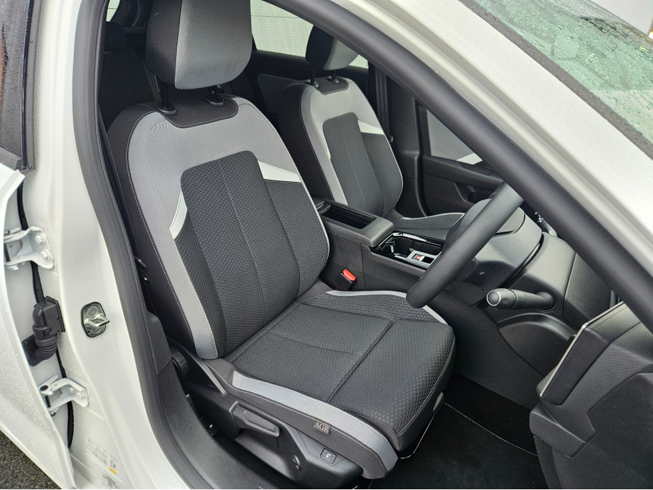 2025 Opel Astra ELEGANCE 1.2 110PS €28,950