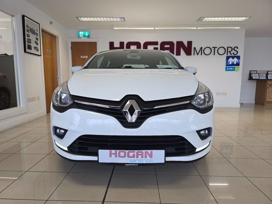 2019 Renault Clio - image 2