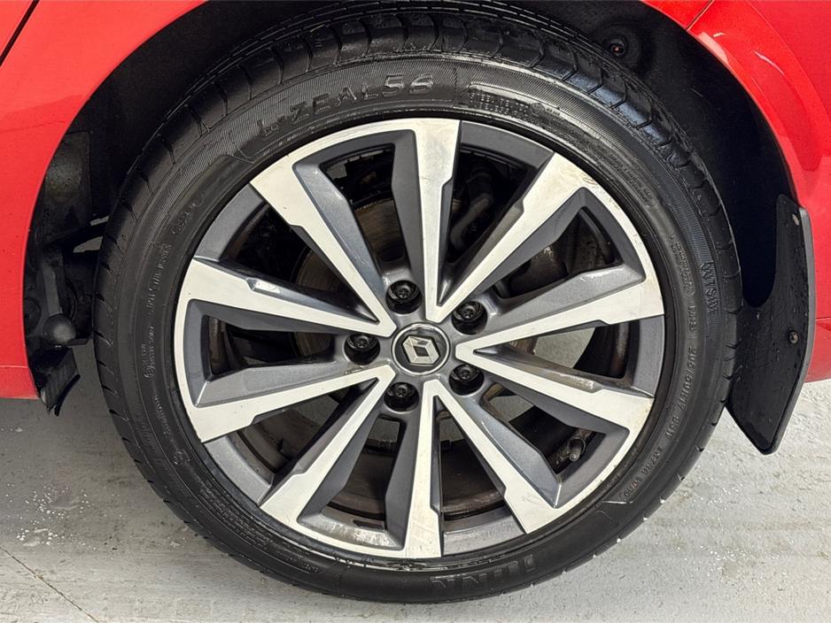 2021 Renault Megane - image 11