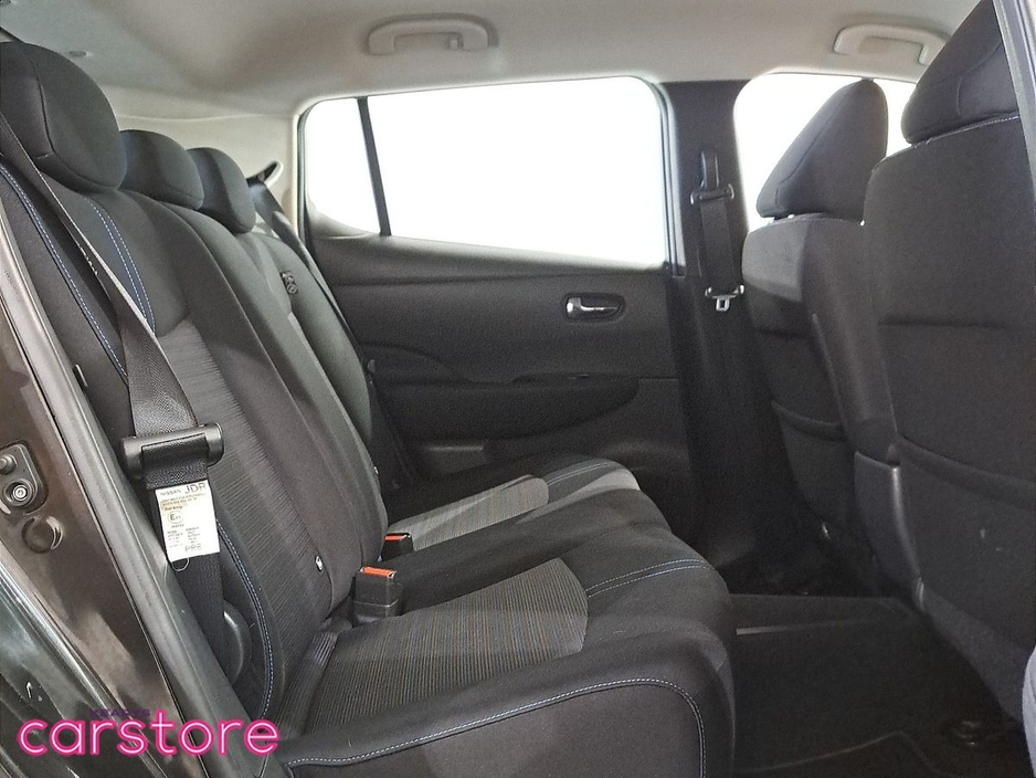 2018 Nissan Leaf - image 13