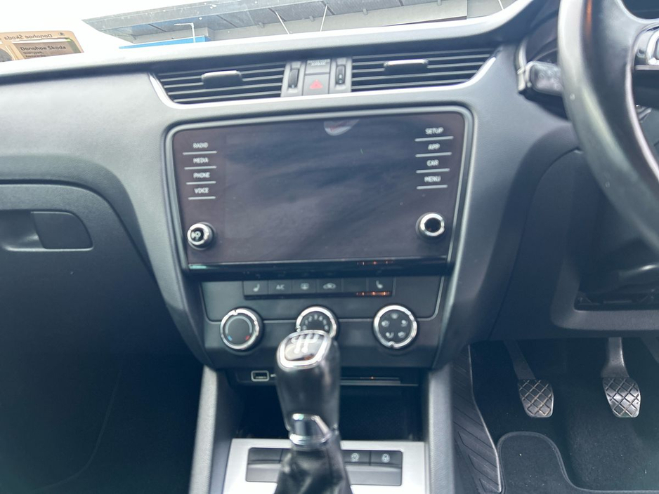 2020 Skoda Octavia - image 8