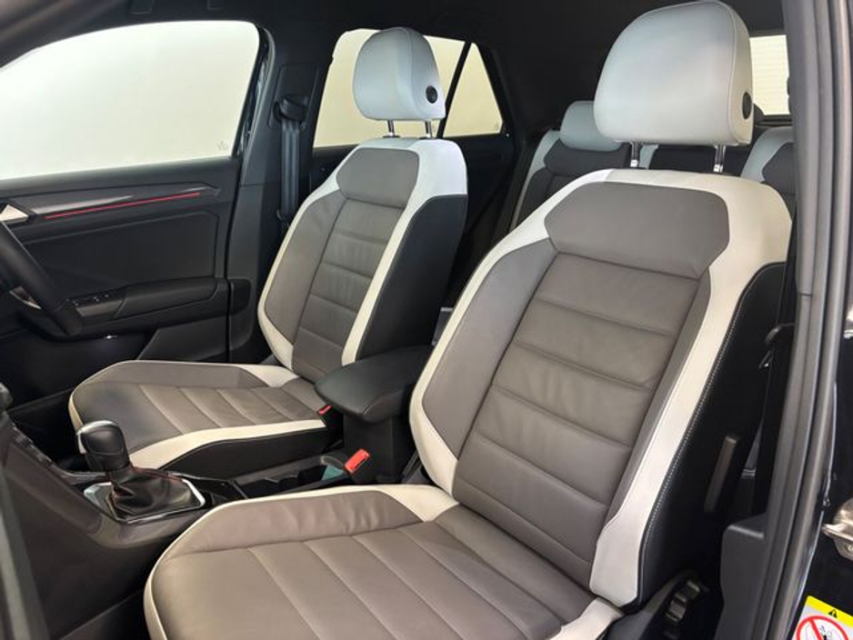 2022 Volkswagen T-Roc - image 15