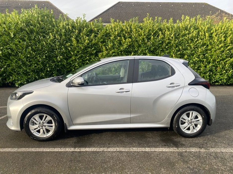 2025 Toyota Yaris - image 18