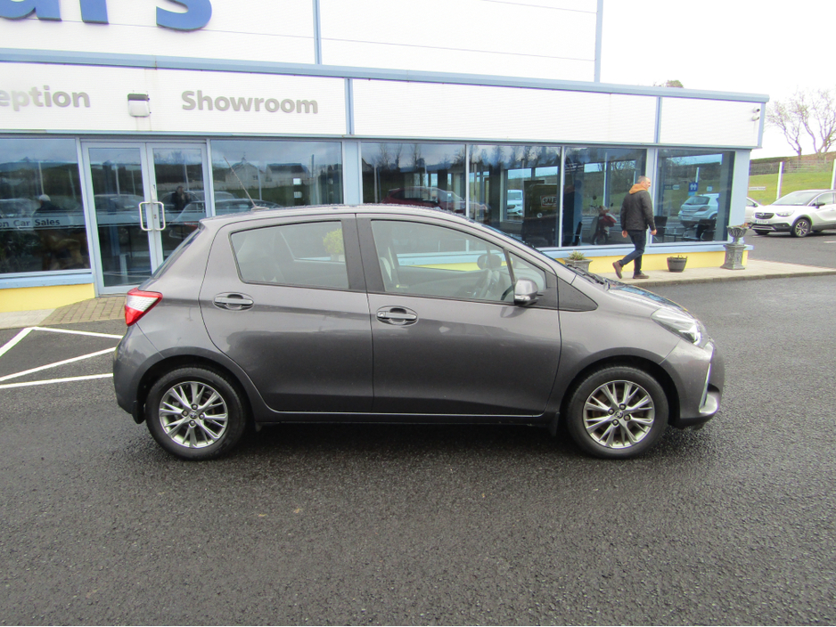 2018 Toyota Yaris - image 3