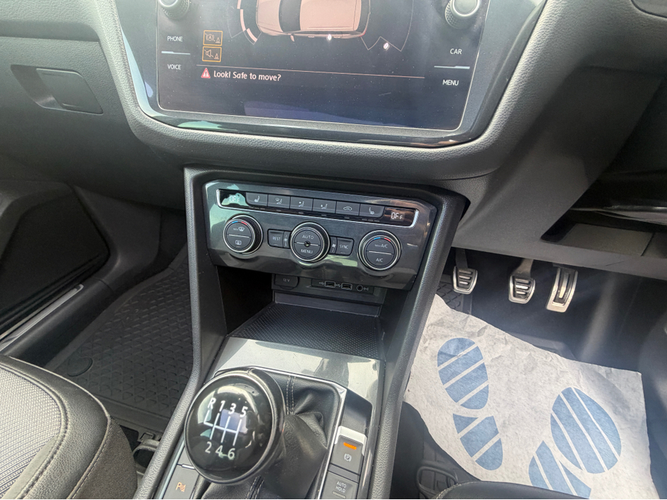 2018 Volkswagen Tiguan - image 20